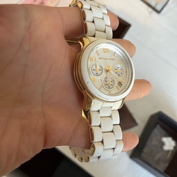 Micheal kors watch. - Picture 4 of 12